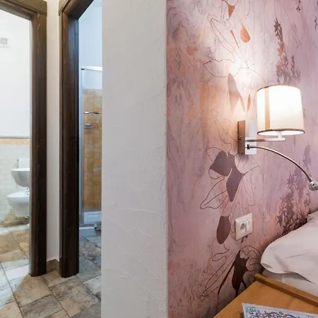 Karama Guest house