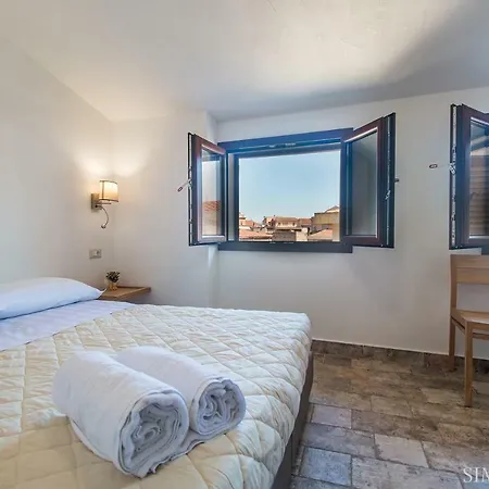 Karama Guest house